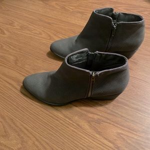 Esprit Tara Zip Ankle Boots In Gray